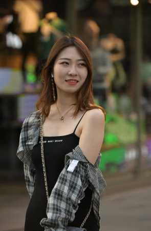 开朗简约吊带裙 [240P-5.33GB]