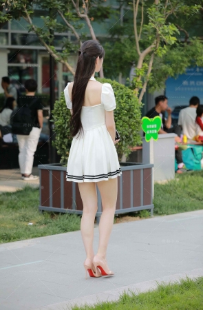 街拍白裙高跟美女 【图片➕视频】