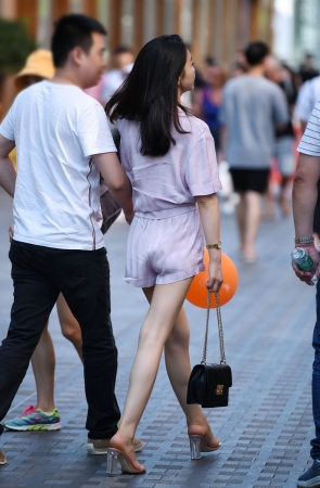气质美腿美女