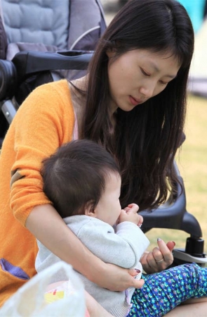 No1245 小鸟依人型的年轻少妇，每个脚趾都精心修饰过