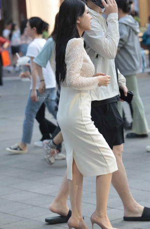 街拍高跟少妇