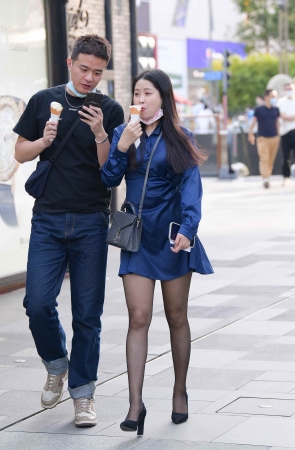 2252-2+73-韵味的街拍黑丝朲萋