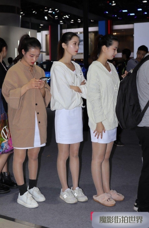 排队的肉丝小姐姐3A423[262M]