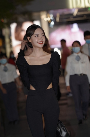 面若桃花 明眸皓齿 引得不少才子功名而来