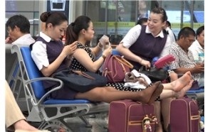 4K – 咖啡丝制服美女 [676 MB/MP4]