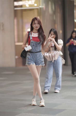 甜美清新牛仔短裤