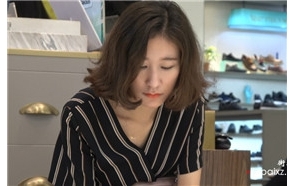 4k-近距离特写鞋柜试鞋的甜美小姐姐，客官慢慢欣赏