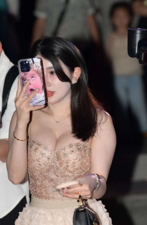 丰腴金色裙装 [160P-3.66GB]