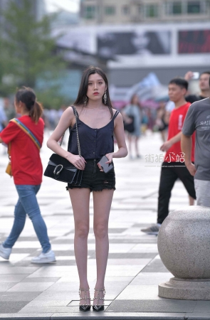 苗条长腿的她