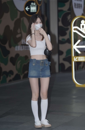 性感超短牛仔裙美眉