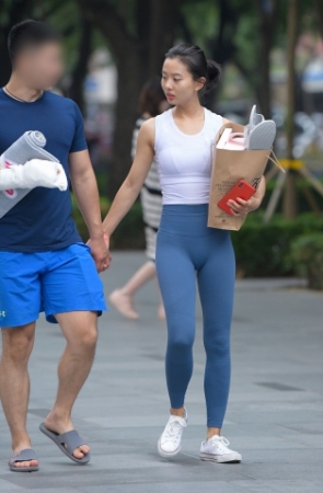 蓝色紧身小姐姐