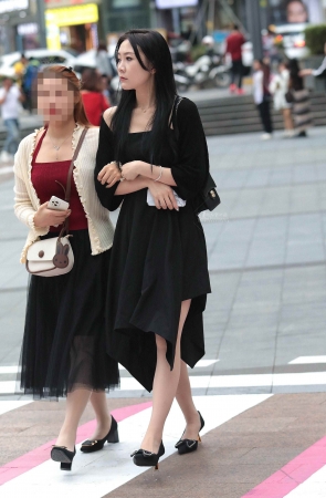 肉丝街拍高跟shaofu