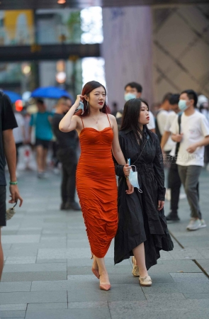 优雅端庄的长裙街拍美女