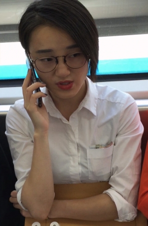 街拍黑丝黑高MM