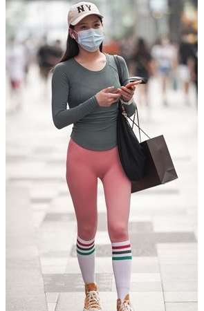 超紧裤小姐姐(103P)