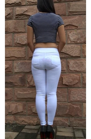 模拍微透白裤露腰美女