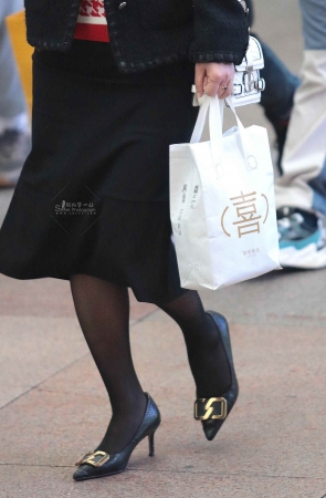 黑丝街拍高跟熟妇