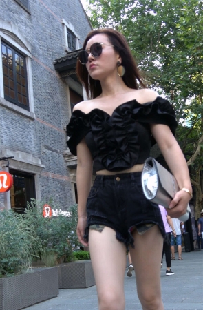 街拍超短热裤性感美女女神姐姐