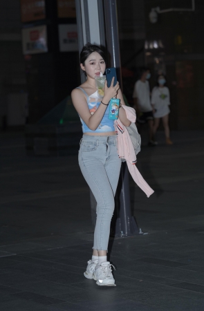 可爱的牛仔小妹