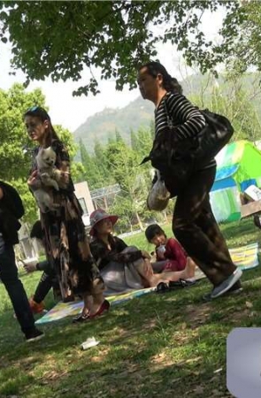 4k-黑色蕾丝连衣裙公园街拍肉丝