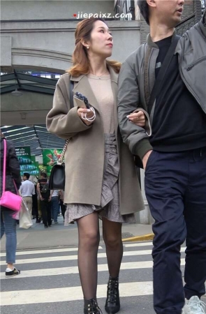 4K – 街拍性感黑丝高挑极品美女 [1.64 GB/MP4]