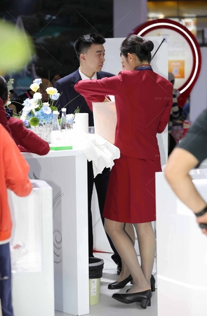 25压轴空乘展会国航空姐高挑灰丝露脚跟歇歇
