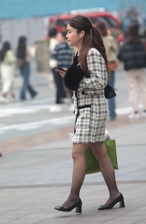 街拍黑丝少妇