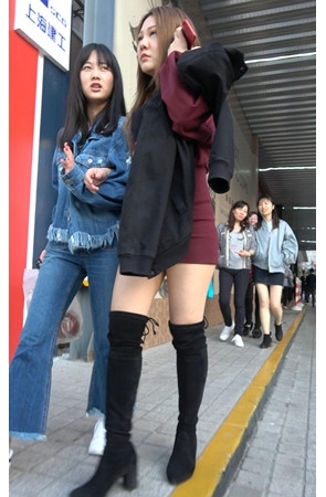 黑色高靴连体裙美女[2.14G/MP4]