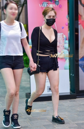 丰满热裤 口罩女