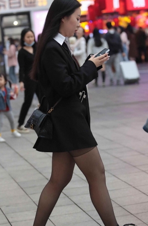 诱惑街拍黑丝shaofu