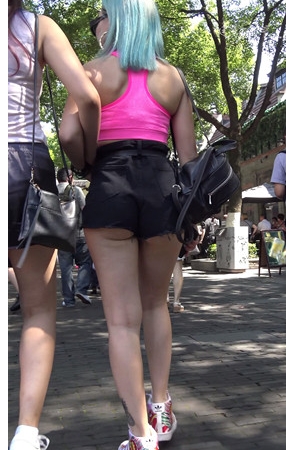 黑色高腰热裤月牙妹子