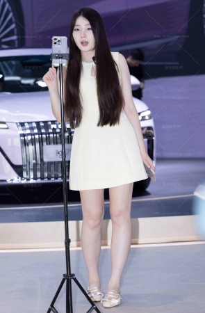 LB650-59P 成都车展-名爵展台的白嫩丰满美腿女主播 8P