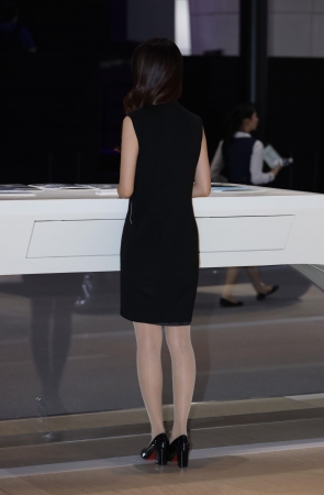 黑裙肉丝礼仪妹妹