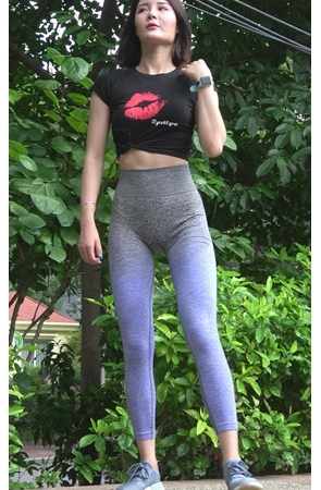 模拍漂亮的紧身瑜伽裤短发模特【套图+视频】