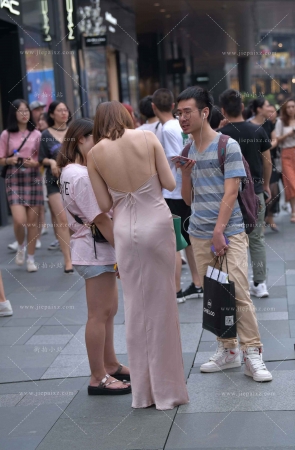 街拍吊带长裙美眉 [21P]