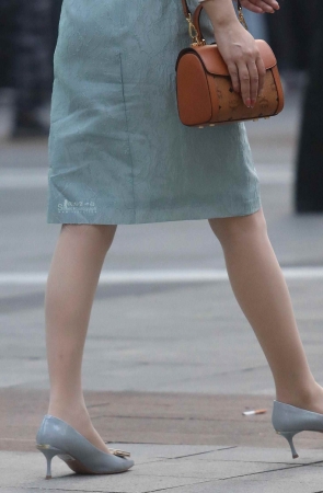 诱惑肉丝街拍高跟shaofu