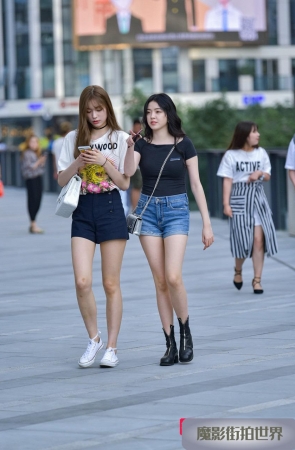 两个时尚长腿小姐姐3A1363[174M]