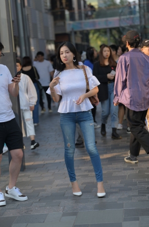 紧身牛仔裤青春