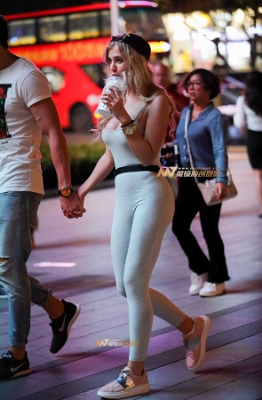 T裤爆乳装  令人喷血