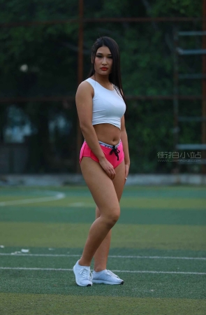 运动短裤美眉