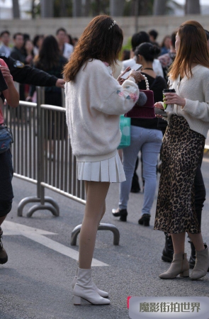 白靴丝袜美女3A1047[167M]