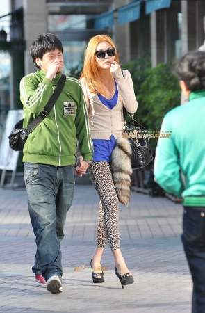 豹纹紧身裤   超性感美腿高跟