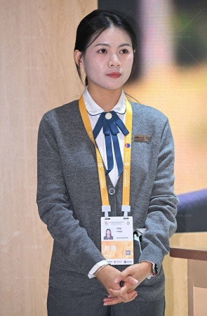 26415-10-68√中免集团-裤里丝俩职员 11P