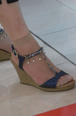 少妇性感凉鞋透明短肉丝