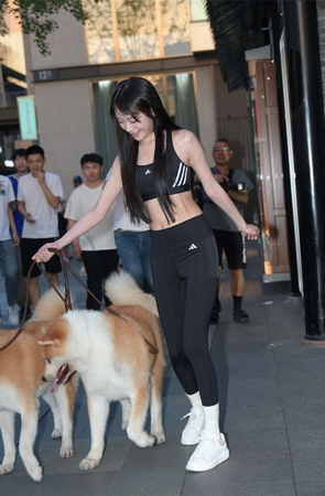 甜美可爱黑色瑜伽