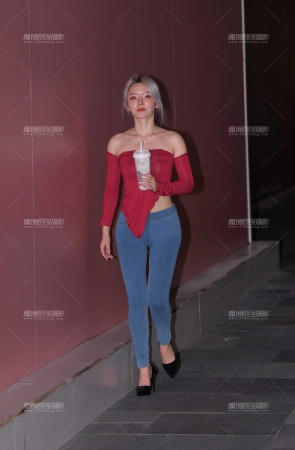 夜遇蜜桃裤高跟美女~