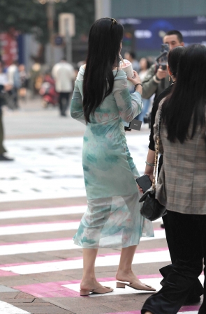 气质街拍少妇
