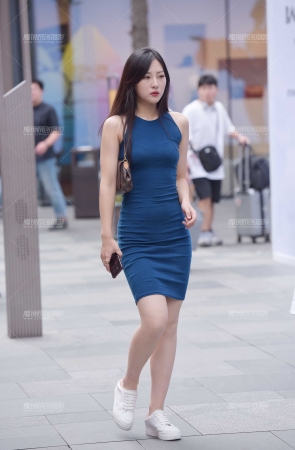 运动鞋美女