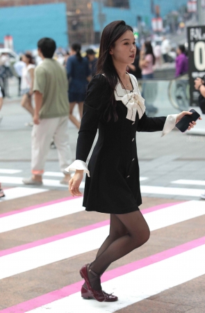 黑丝街拍少妇