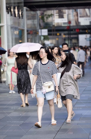 条纹T恤眼镜妹 [18P]